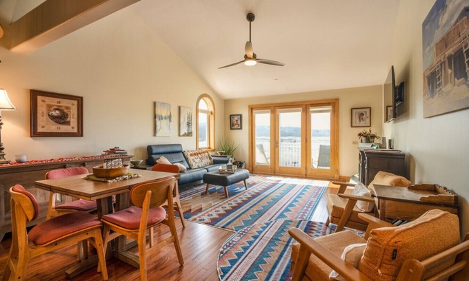 Angel Fire Condominio | Cozy Condo near Ski Lifts and Trails with Beautiful Views of Wheeler Peak and Mt. Baldy