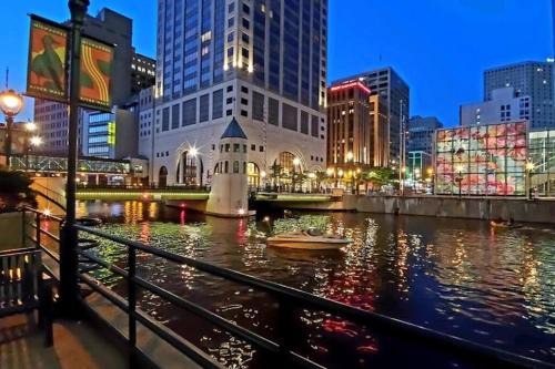 East Town Apartamento | Cozy Condo on the River!