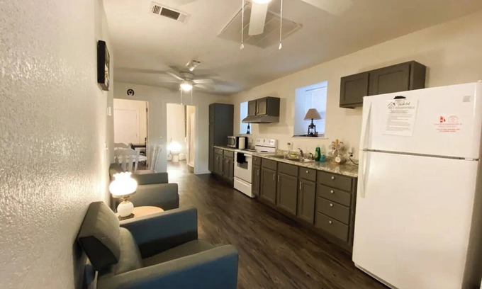 Gatesville Condominio | Cozy Condo to enjoy the Eclipse