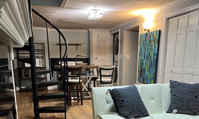 Dorchester Condominio | Cozy Condo w/ Housekeeping Service