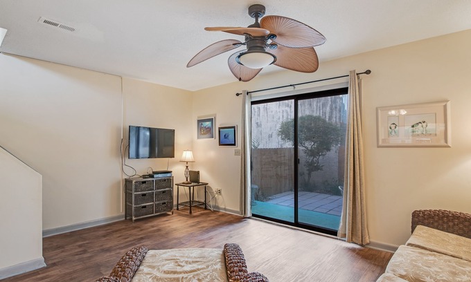 Marlin Cove Condominio | Acogedor condominio con patio privado, cerca de la playa y comedor!