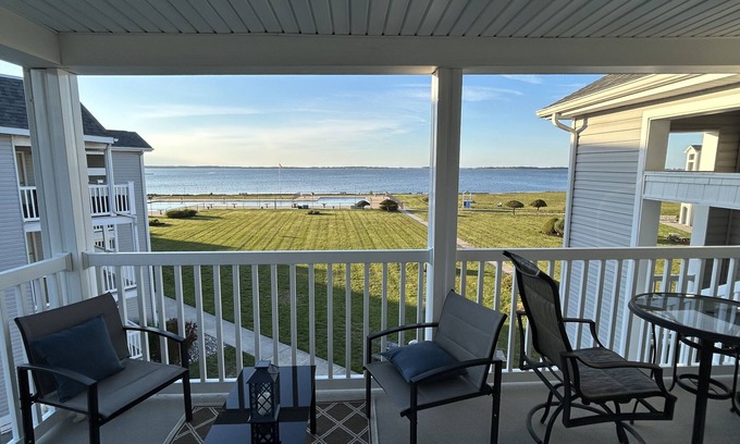 Ocean View Condominio | Cozy condo with amazing water views only 8 min from Bethany Beach !