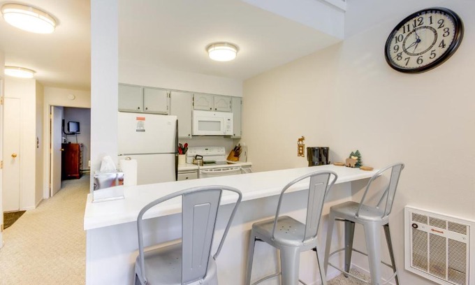 Big Sky Apartamento | Cozy Condo with Balcony - Near Big Sky Resort!