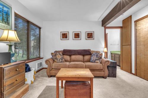 Bear Valley Apartamento | Cozy Condo with Fireplace - Tamarack 3