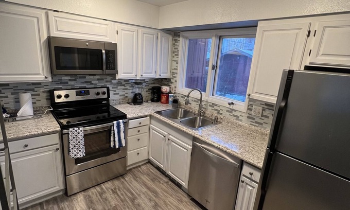Northeast Anchorage Condominio | Cozy condo with great views