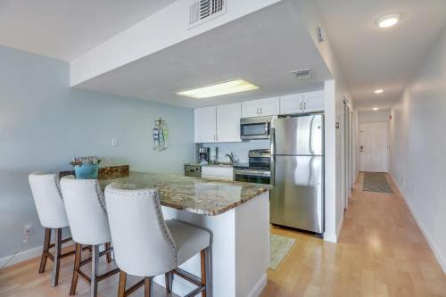 Vanderbilt Beach Casa | Cozy Condo With Pool Steps From Vanderbilt Beach