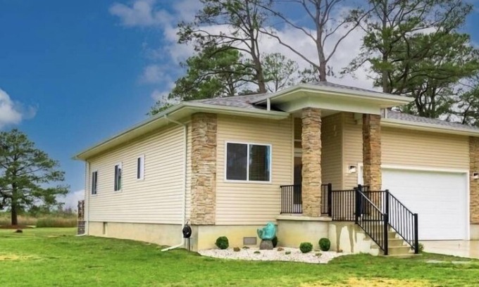 Crisfield Casa | Cozy Contemporary Home