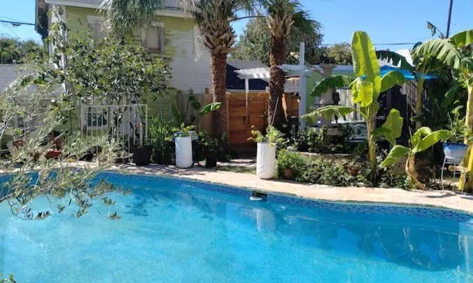 Tobin Hill Apartamento | Cozy Converted Carriage Guest House in Yropical Garden