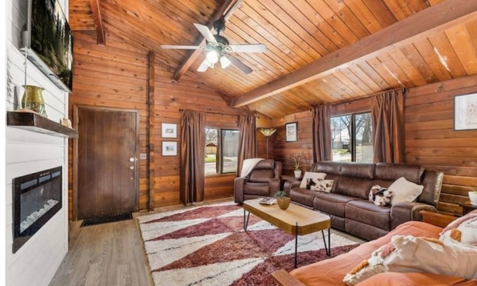 Sioux Falls Cabina | Cozy Copper Cabin in the City - the whole place is yours!