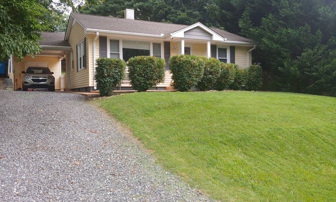 Royal Pines Cabaña | Cozy Cork Cottage Asheville South Private/Secure/Quaint/ Near Airport