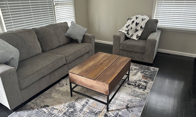 Speedway Casa | Cozy Corner House 9 min walk from Indianapolis Motor Speedway!