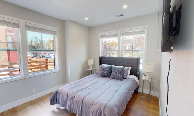 Park View Casa | Cozy corner house in DC - Unit 1