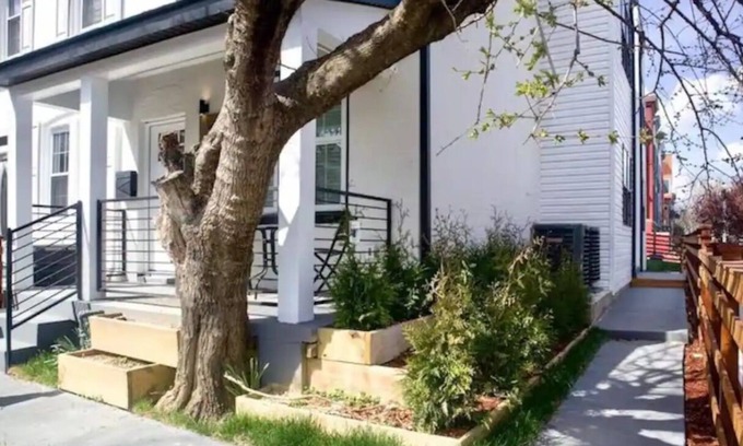 Park View Casa | Cozy corner house in DC - Unit 2