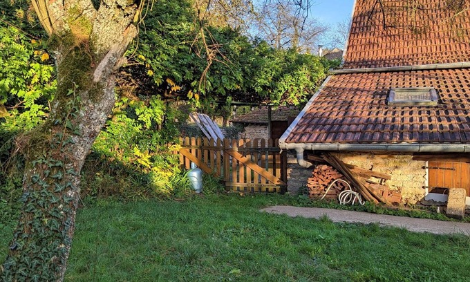 Courtesoult-et-Gatey Cabaña | Alojamiento acogedor con estufa, jardín compartido, cerca de castillos