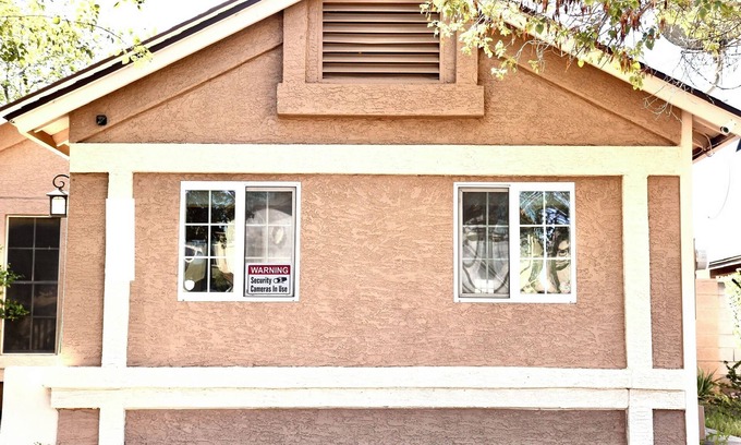 Paradise Valley Village Casa | Cozy Cottage - 2 BD Energy Efficient Victorian Villa