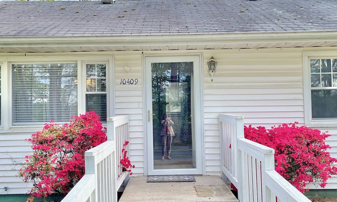 Cumberland Casa | Cozy Cottage 2 bedroom house one and half bathrooms Cumberland, Md with AC, WiFi