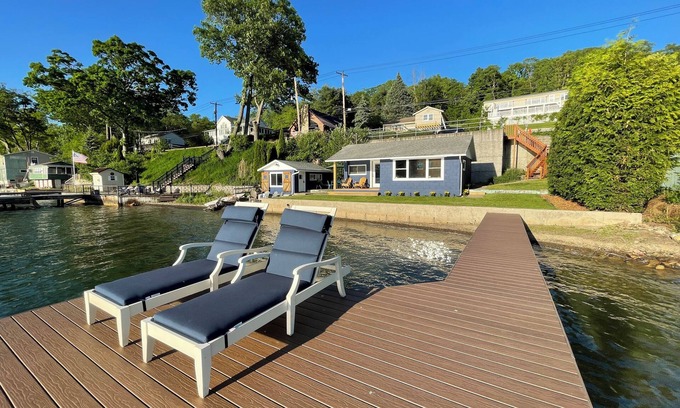 Dundee Cabaña | Cozy cottage 3 steps away from the lake!