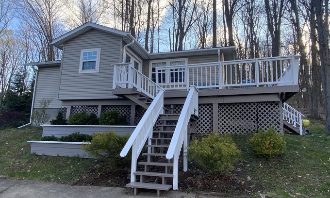 Treasure Lake Casa | Cozy Cottage 500 Yards to Main Beach