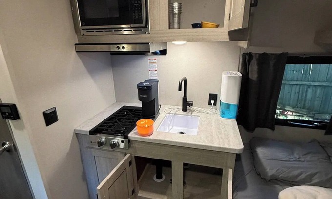 Southfield Cabaña | Cozy Cottage Airbnb SuperHost Long Term