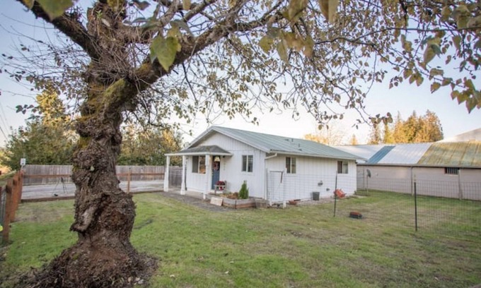 Carver Casa | Cozy Cottage at Dragonfly Horse Ranch