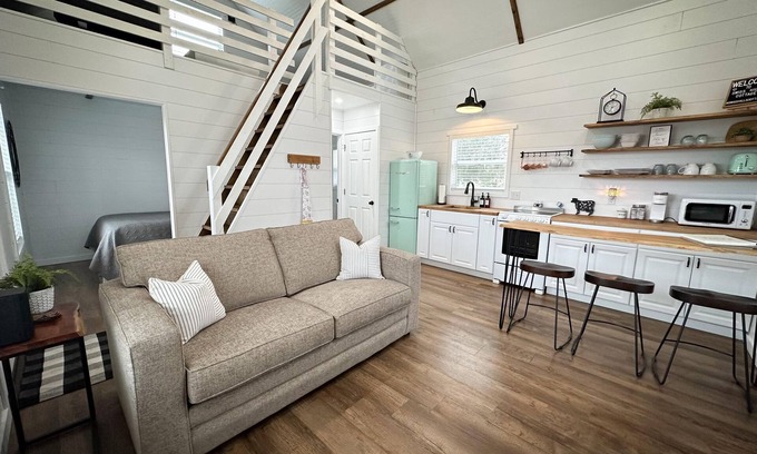 Dry Ridge Cabaña | Cozy Cottage at Pumpkin Patch Near Ark: No Cleaning Fee & Free Farm Passes!