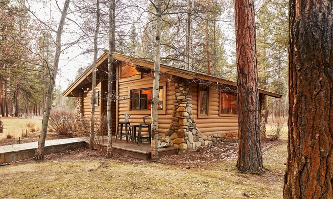 Grantsdale Cabina | Cozy Cottage at The Bitterroot Mile Club