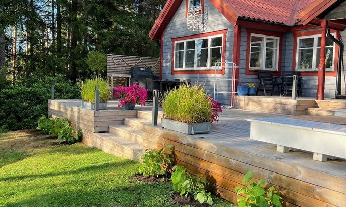 Karlskoga Cabaña | Cozy cottage by the lake