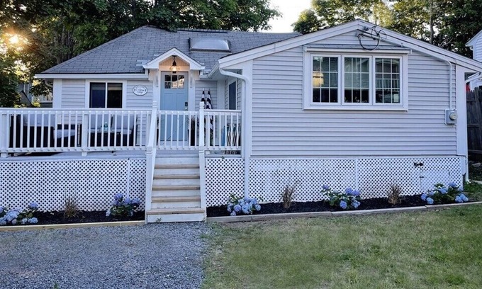Plymouth Cabaña | Cozy Cottage by the Sea