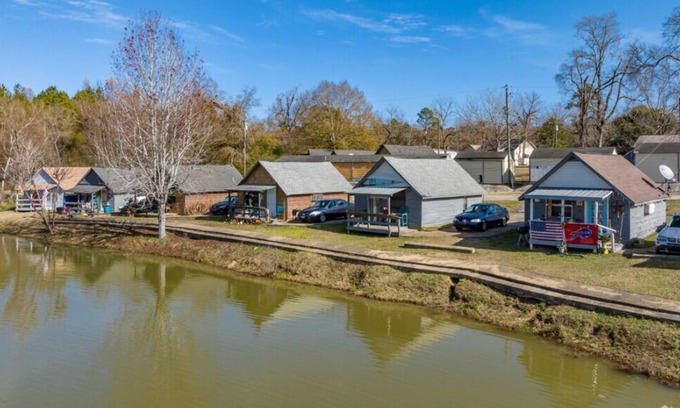Phenix City Cabaña | Cozy Cottage by the lake!