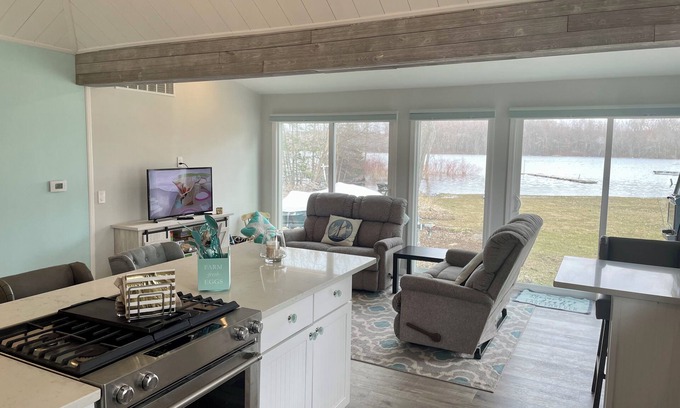 Whitmore Lake Cabaña | Cozy Cottage close to Ann Arbor!