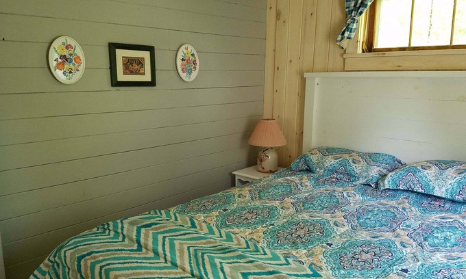 Barton Cabaña | May Brook Falls Cottages, Cottage #2