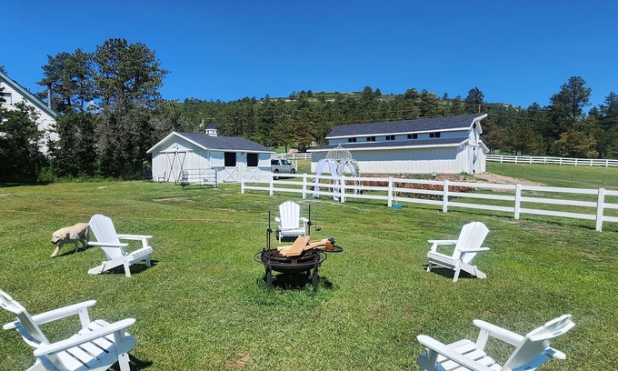 Larkspur Otro | Cozy cottage farmhouse