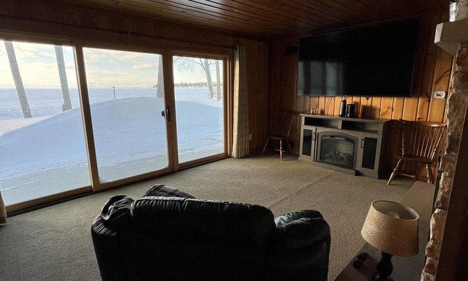 Houghton Lake Casa | Cozy Cottage, fresh laid sod, new concrete patio and sidewalk, sandy beach!