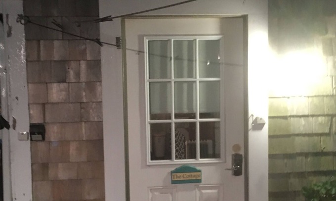 Nantucket Town Cabaña | Cozy cottage great mid island location 1 mile to beach and 1 mile to town