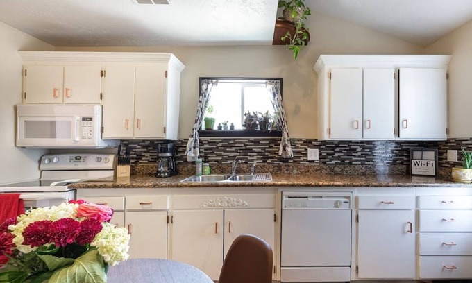 Liberty Wells Cabaña | Cozy Cottage Hidden in Salt Lake City - The Hideaway