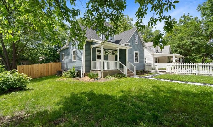 Columbia Cabaña | Cozy Cottage Home - Walk to Downtown Columbia