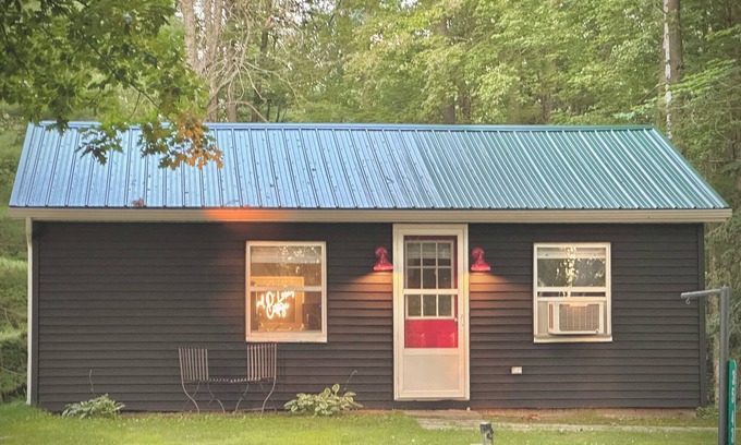 Greenbush Casa | Cozy Cottage, Hot Tub, Sauna
