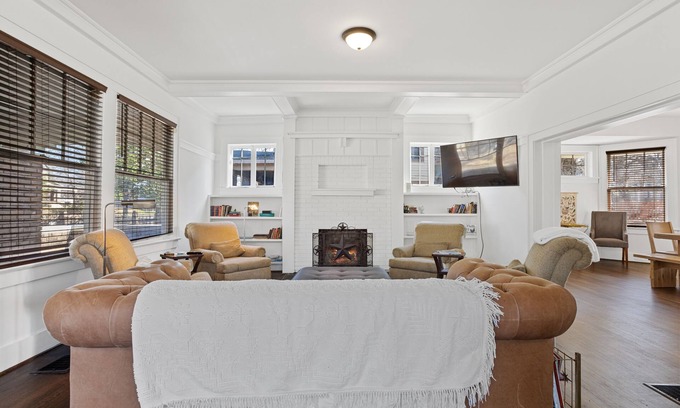Norwood Casa | Cozy Cottage in B'ham - 4bd 3ba - 2 Miles to downtown, near Avondale, Homewood