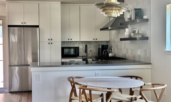North Loop Casa | Cozy cottage in Central Austin for the whole family