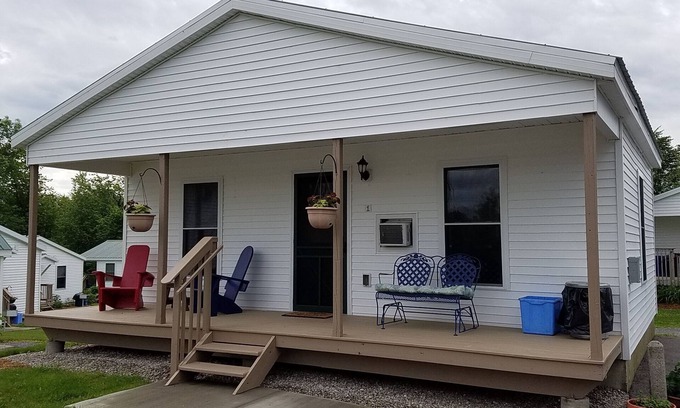 Vergennes Cabaña | Cozy cottage in charming Ferrisburgh with WiFi and Heat/AC