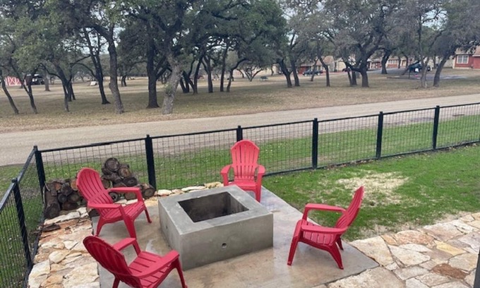 Johnson City Cabaña | Cozy Cottage in delightful Johnson City, Texas
