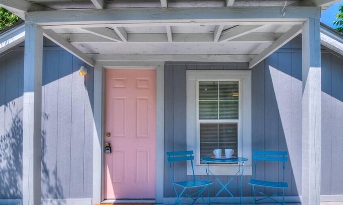 Helm Farm Cabaña | Cozy Cottage in Heart of OKC