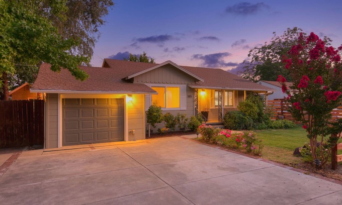 Upper Lake Casa | Cozy cottage in Historic Upper Lake