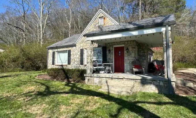 Franklin Cabaña | Cozy Cottage in Leiper’s Fork, Franklin, TN.