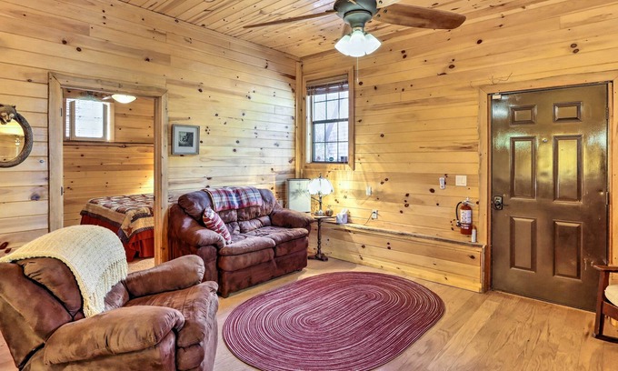 Murphy Cabaña | Cozy Cottage in Murphy w/ Large Covered Porch