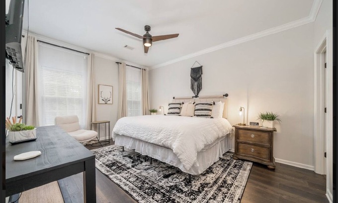 Mid America Cabaña | Cozy Cottage Just Minutes from Oaklawn Racetrack & Casino