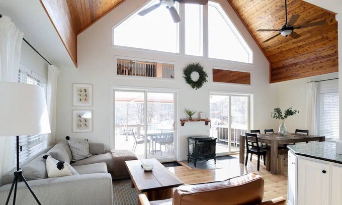 Bumpass Cabaña | Cozy Cottage-Lakefront View-Kayaks-Hot tub