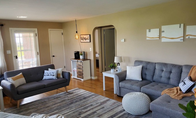 New Holland Cabaña | Cozy cottage located next to a beautiful horse farm in Lancaster County