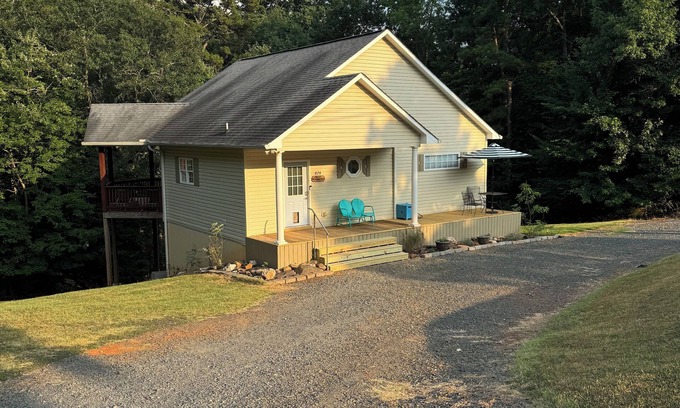 Albemarle Casa | Cozy Cottage near Lake Tillery, Uwharrie Forest. Bring boat or kayaks!