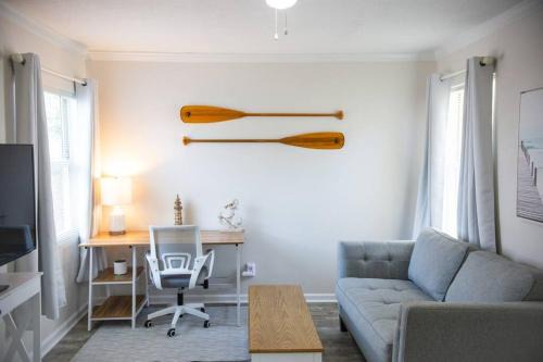 Jacksonville Beach Casa | Cozy Cottage only 4 Blocks from the Ocean
